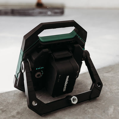 Metabo HPT 18-volt 10000-Lumen LED Battery-operated and Plug Rechargeable Portable Work Light